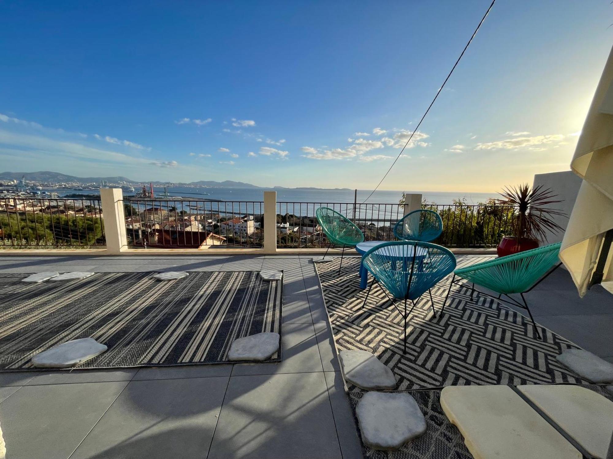 Superbe Terrasse Avec Vue Panoramique Sur La Mer Marsella Exterior foto