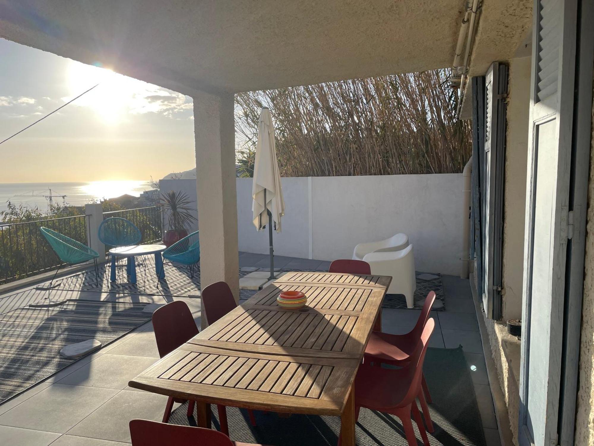 Superbe Terrasse Avec Vue Panoramique Sur La Mer Marsella Exterior foto