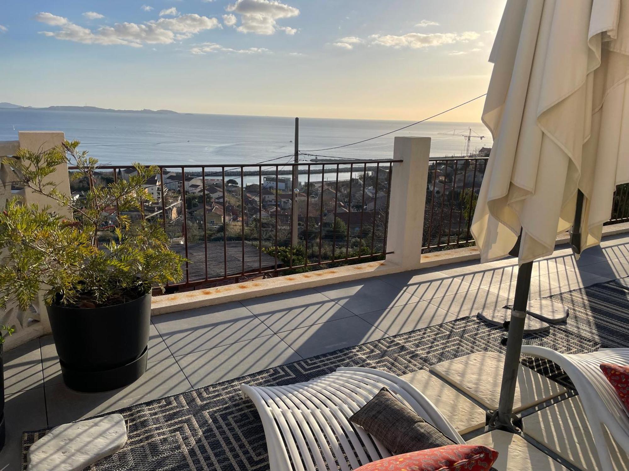 Superbe Terrasse Avec Vue Panoramique Sur La Mer Marsella Exterior foto