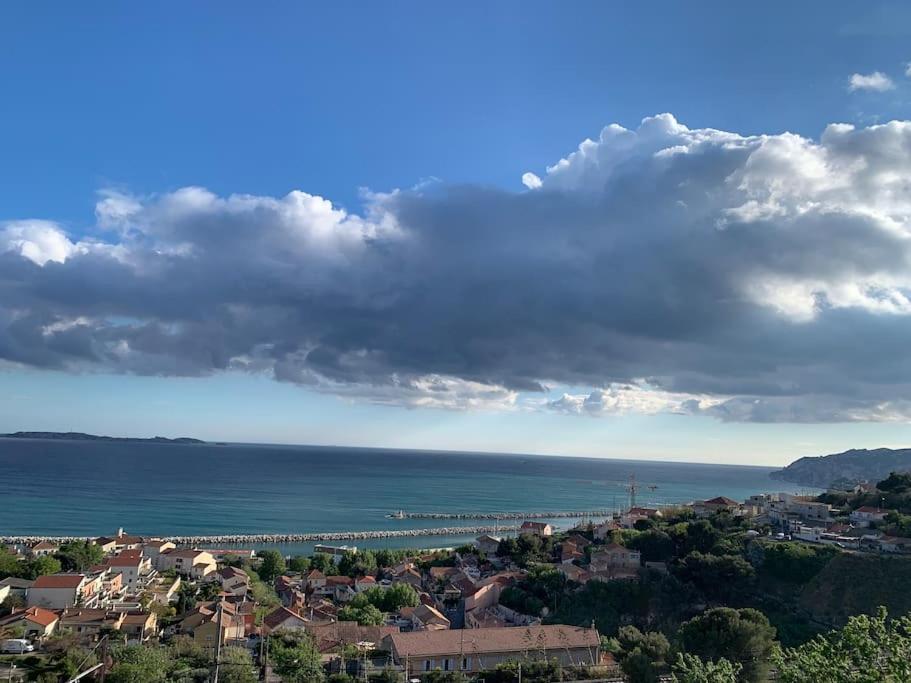 Superbe Terrasse Avec Vue Panoramique Sur La Mer Marsella Exterior foto